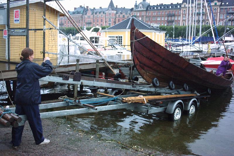 PICT0087.JPG - Historic Sail 2000 - Vi tar upp Tälja vid Djurgårdsbron