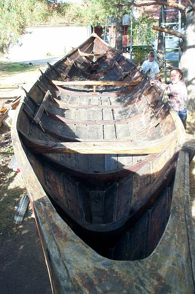helaskrovet.JPG - Picture showing Tälja from stern (in the front) to stem. Allmost every lose part are removed, exept the 4 pieces supporting the thwarts.