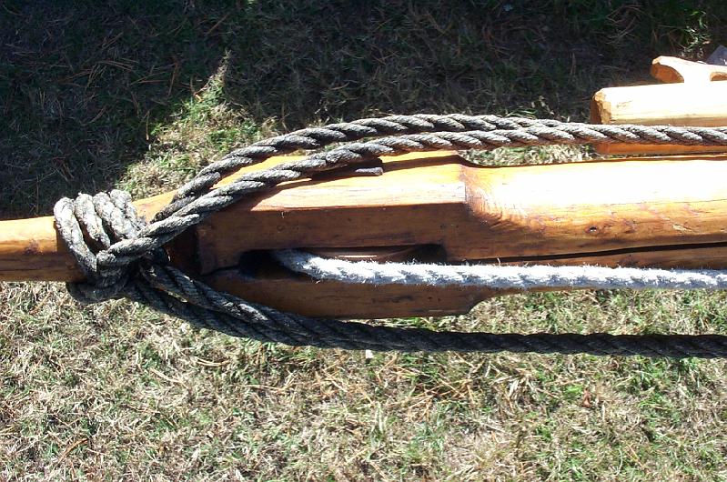 masttopp.jpg - Mast head with halyard and shrouds. (On top of the shrouds we fasten the forestay.)